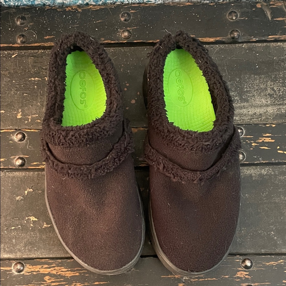 OOFOS Women's Black Slippers with Neon Green Insole